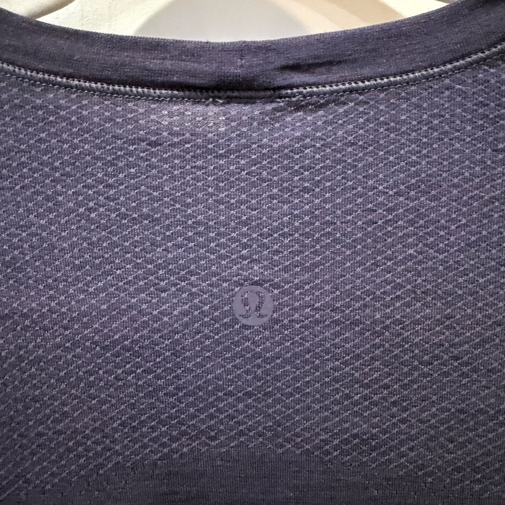 Lululemon Women's swiftly crew long sleeve in nightfall - waist length XS - Picture 3 of 5